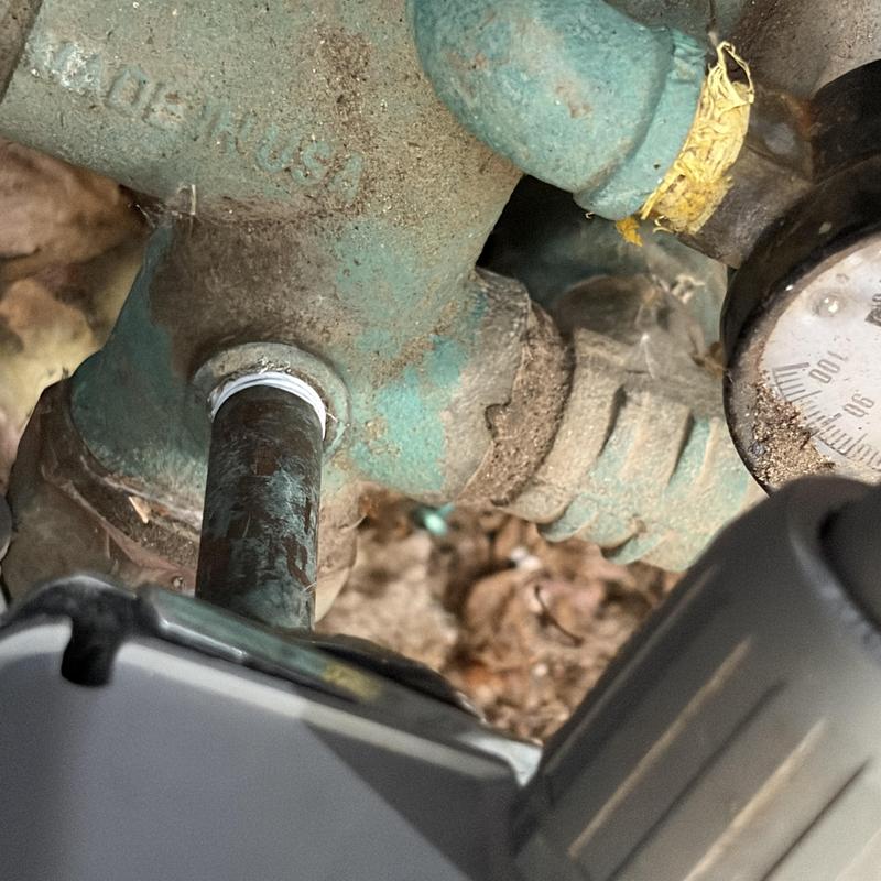 Water pressure regulator valve with gauge and pipe fittings