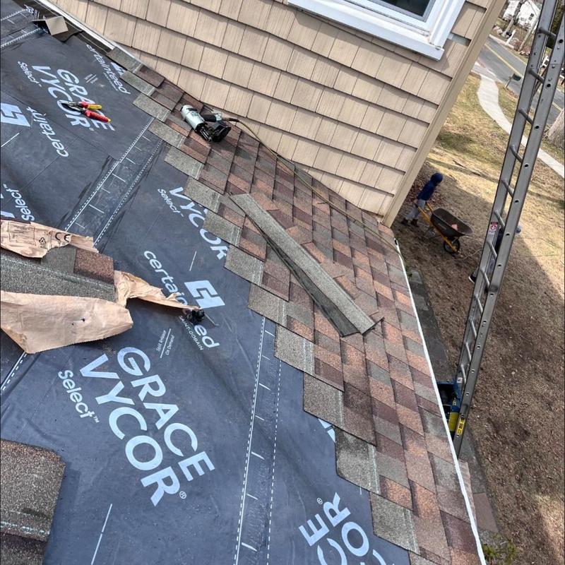 Asphalt shingle roof installation with Grace Vycor wrap Asphalt shingle roof installation with Grace Vycor wrap