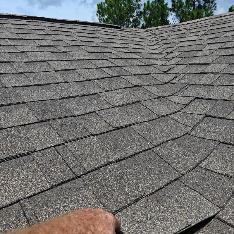 Roof shingles with deck deflection near valley line