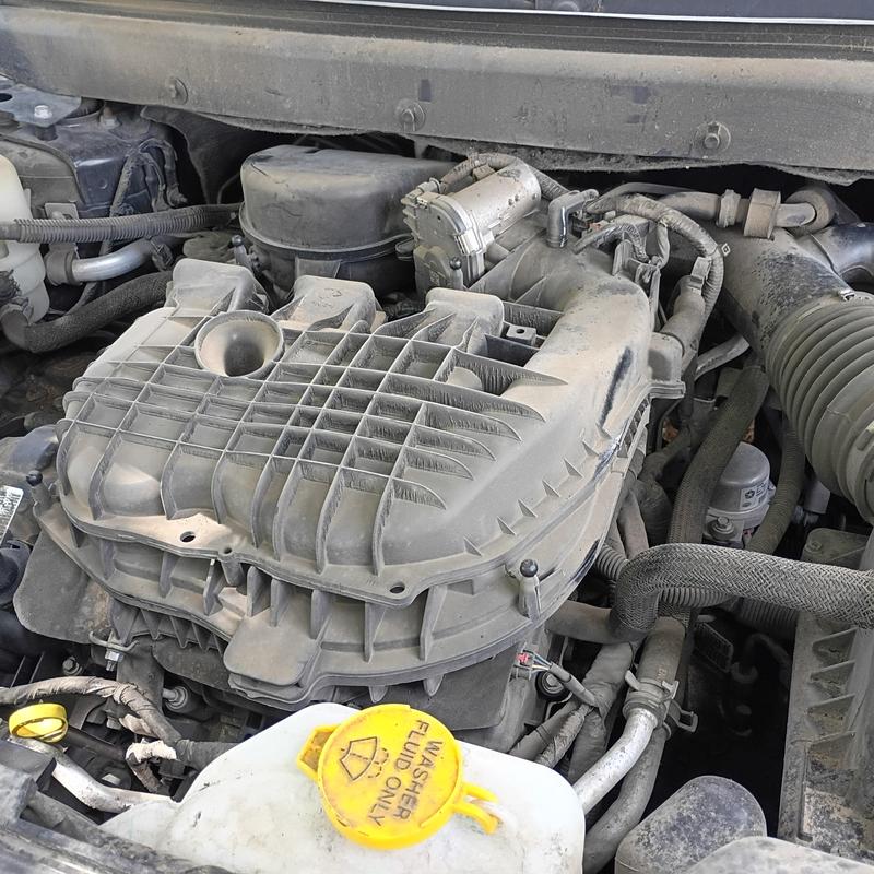 Fuel injector system in engine bay with wiring and tubing Fuel injector system in engine bay with wiring and tubing