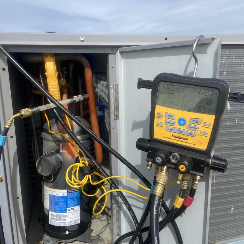 Rooftop HVAC unit refrigerant gauges and manifold setup Rooftop HVAC unit refrigerant gauges and manifold setup