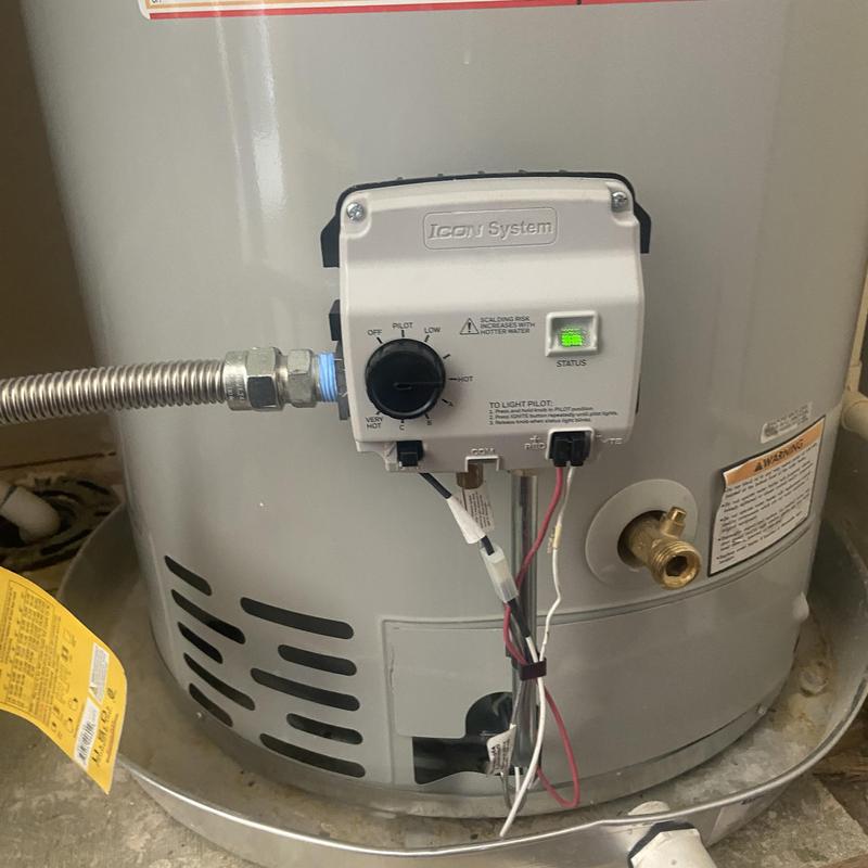 Gas control valve on water heater with status light