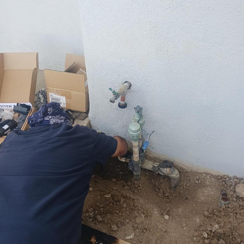Moan Smart shutoff installation on water main in dirt