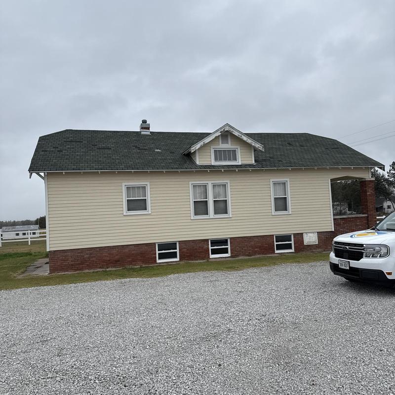 CertainTeed Belmont IR shingle roof on beige house