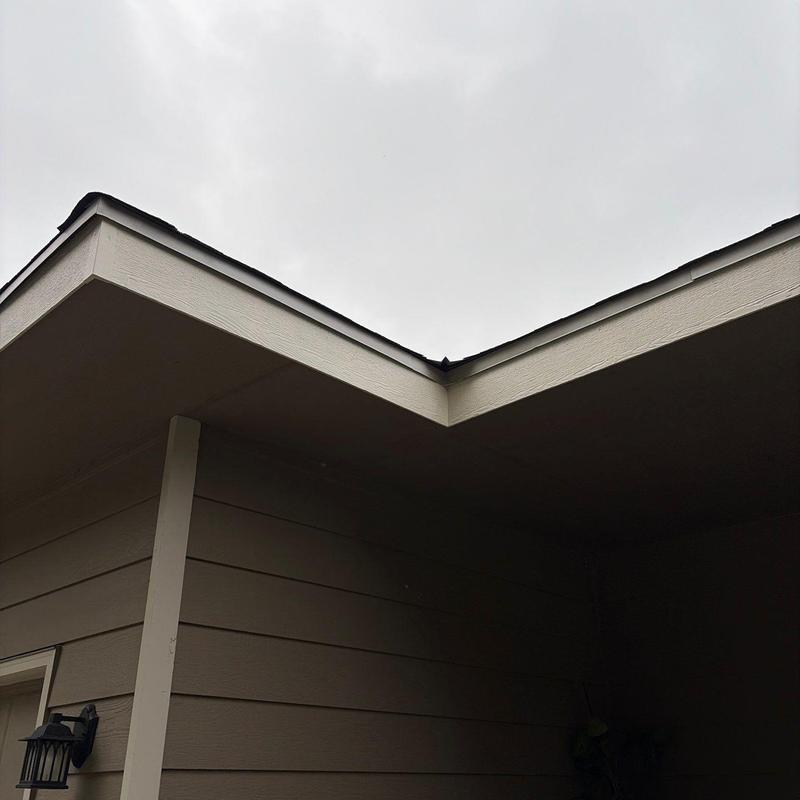 5 K Style Aluminum Gutters on home corner roofline