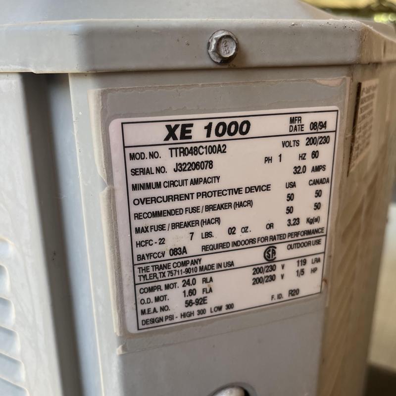 Heat pump unit label showing electrical specifications Heat pump unit label showing electrical specifications