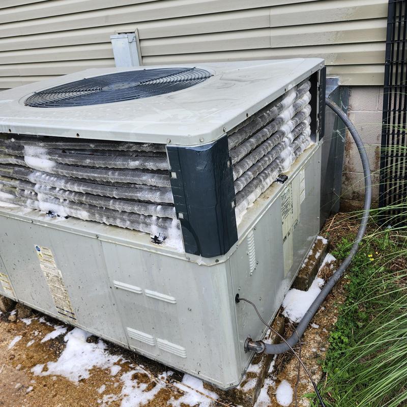 Air conditioner coil cleaning with foam and pressure check Air conditioner coil cleaning with foam and pressure check