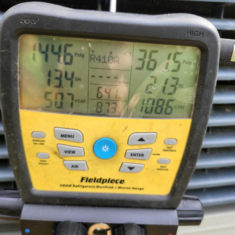 Refrigerant manifold gauge showing system pressure readings Refrigerant manifold gauge showing system pressure readings