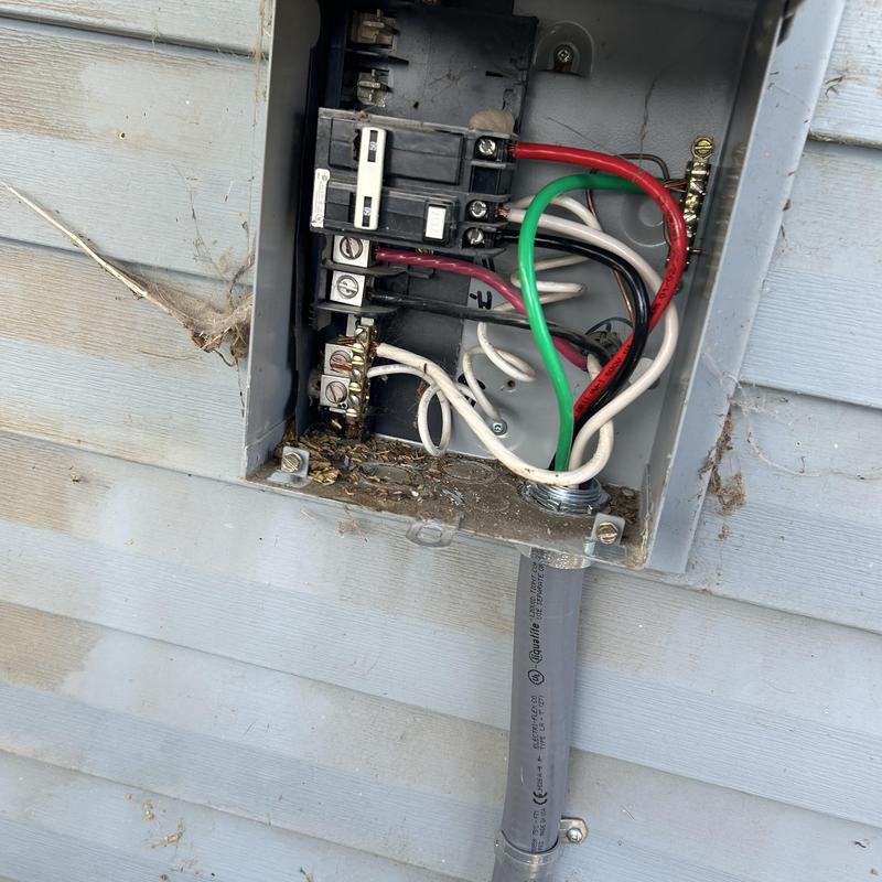 Hot tub disconnect box with wiring and conduit install Hot tub disconnect box with wiring and conduit install