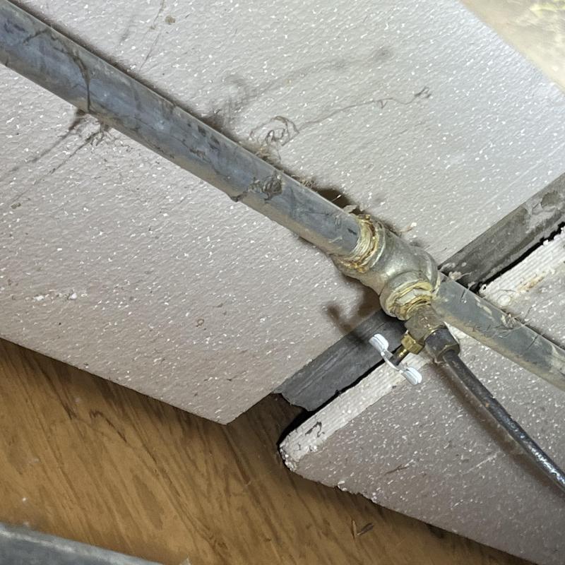 Galvanized pipe with corrosion and leak repair valve Galvanized pipe with corrosion and leak repair valve