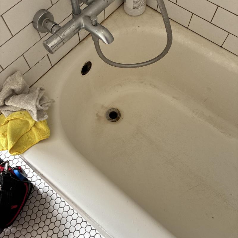 Bathtub drain cleaning and unclogging in residence