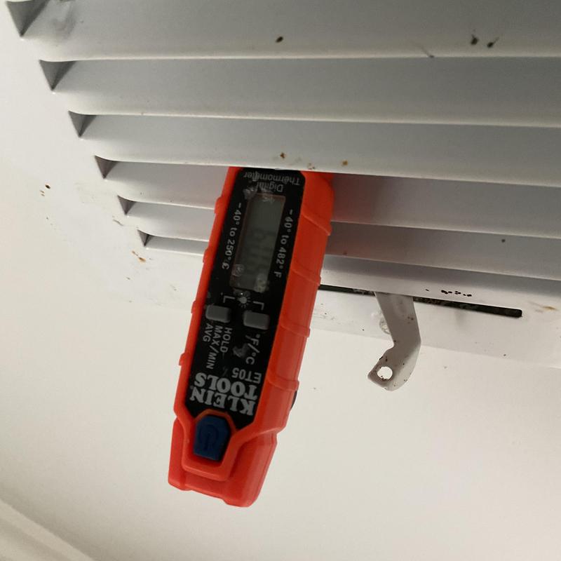 Air vent digital thermometer measuring temperature Air vent digital thermometer measuring temperature