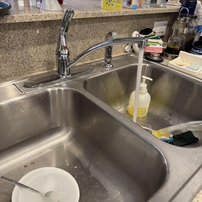 Delta kitchen sink faucet with running water Delta kitchen sink faucet with running water