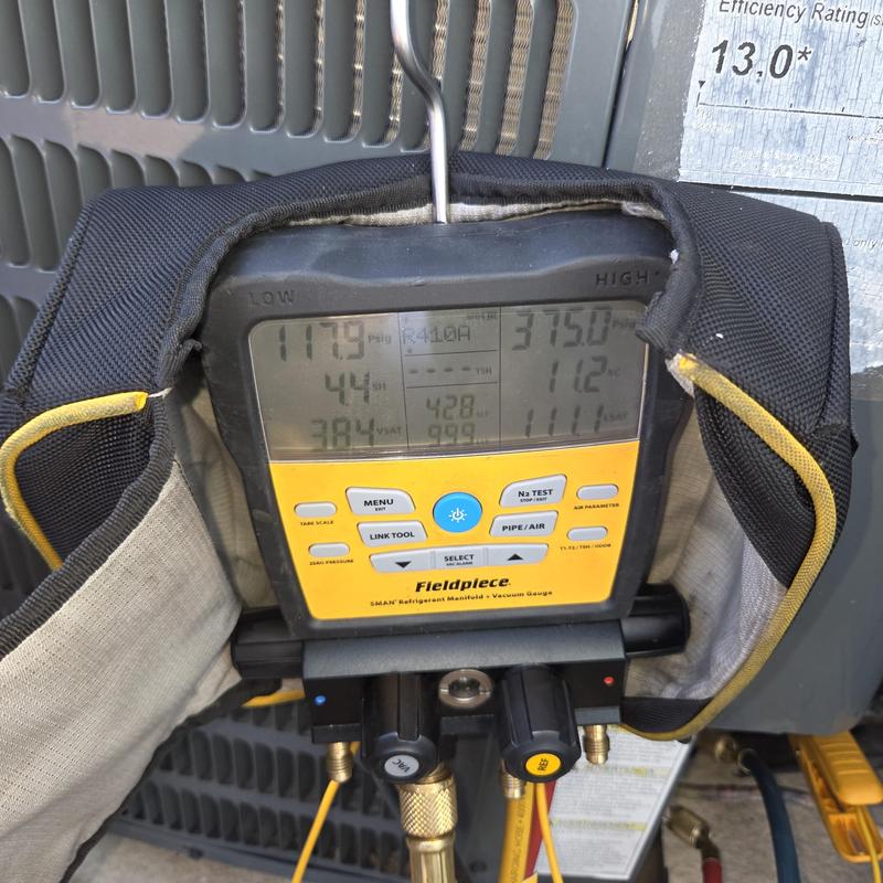 HVAC refrigerant manifold gauge monitor on AC unit HVAC refrigerant manifold gauge monitor on AC unit
