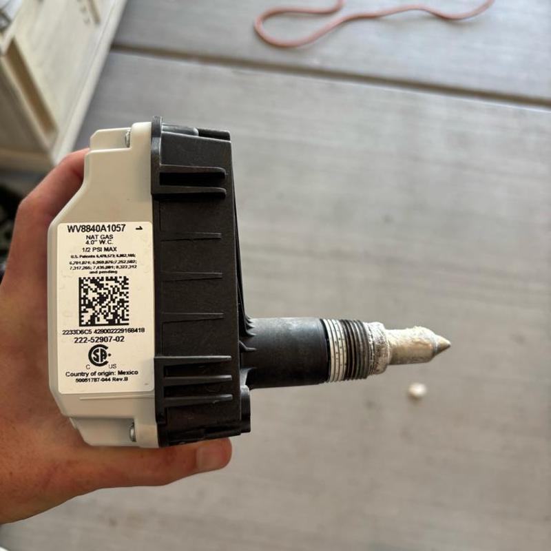Gas control valve for water heater replacement Gas control valve for water heater replacement