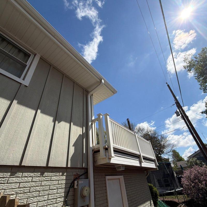 Aluminum U-Groove Soffits and gutter system on house