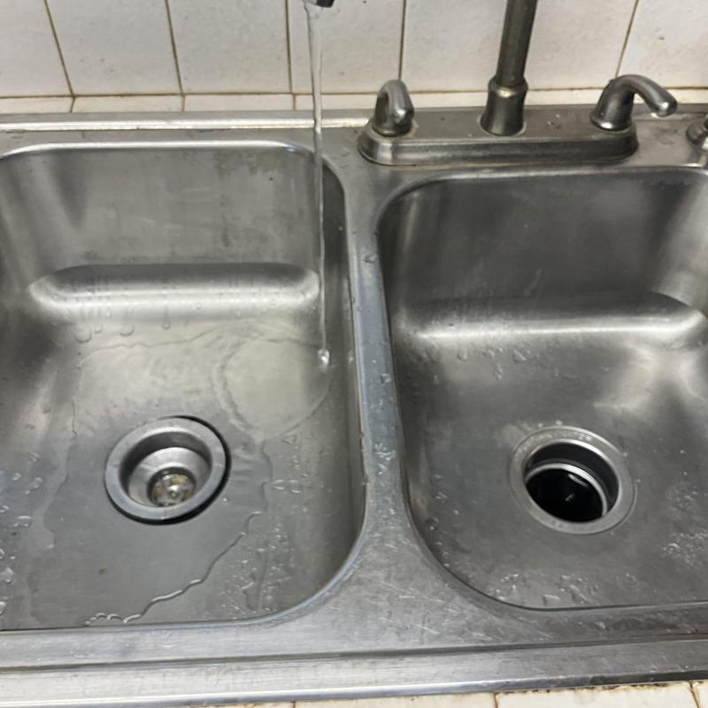 Kitchen sink drainage with running water test Kitchen sink drainage with running water test
