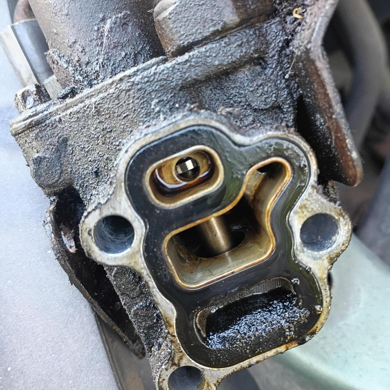 VTEC solenoid gasket and screen replacement close-up VTEC solenoid gasket and screen replacement close-up