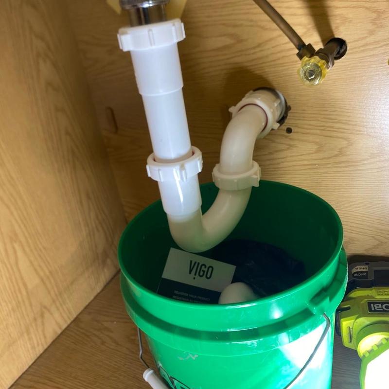 Basket strainer plumbing under-sink drainage pipes