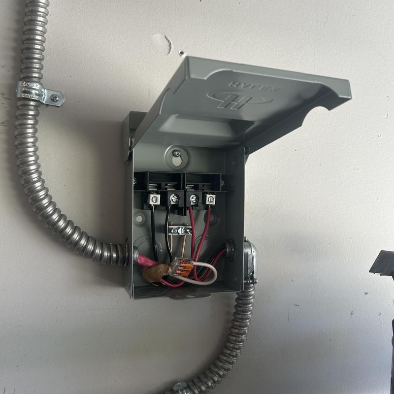 Water heater electrical disconnect with metallic conduit