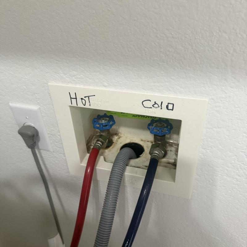 Laundry valve box with hot and cold water hoses