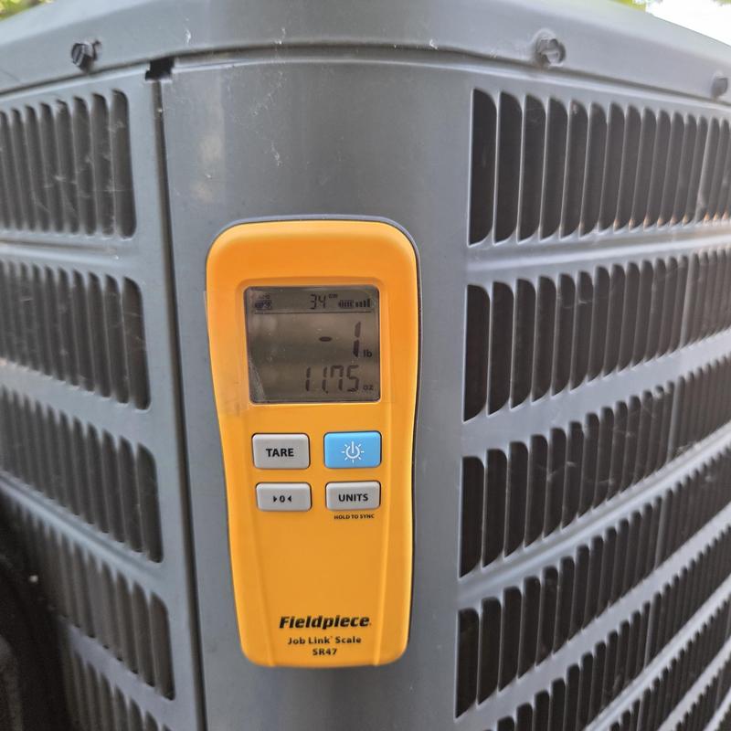R-22 air conditioner refrigerant level on Job Link Scale R-22 air conditioner refrigerant level on Job Link Scale