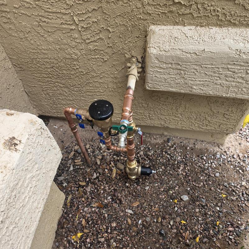 Pressure reducing valve with vacuum breaker and ball valve installation Pressure reducing valve with vacuum breaker and ball valve installation