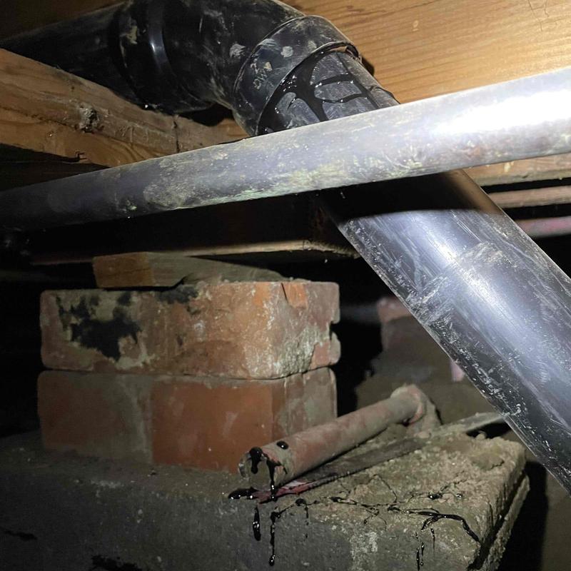Galvanized sink drain pipe leaking under home Galvanized sink drain pipe leaking under home