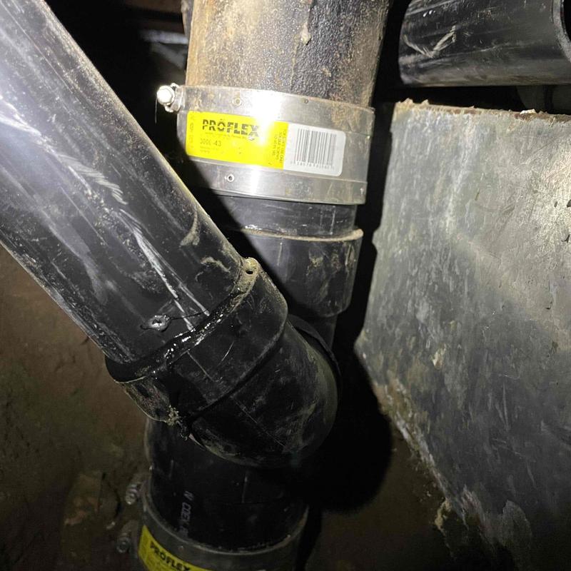 Kitchen sink sewer drain pipe reroute with clamps Kitchen sink sewer drain pipe reroute with clamps