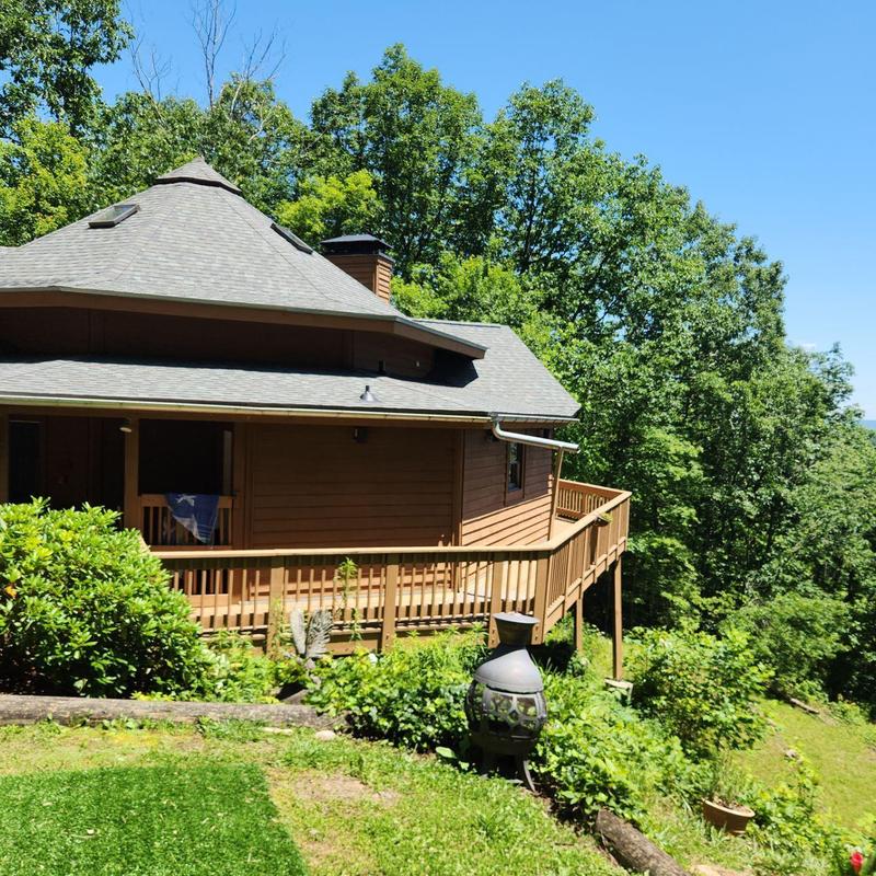 CertainTeed Landmark Pro roof on wood cabin