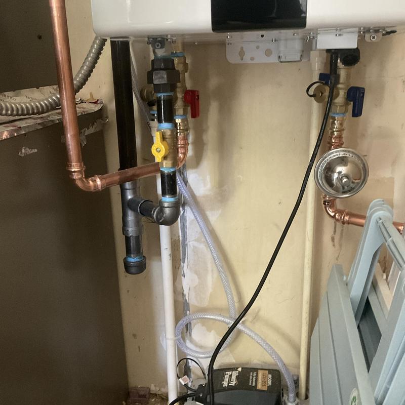 Tankless water heater installation with piping and valves Tankless water heater installation with piping and valves