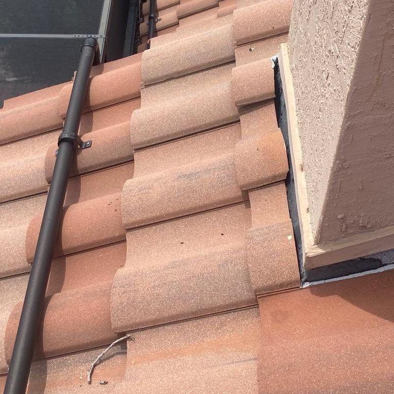 Concrete tile roof corner flashing and sealing detail Concrete tile roof corner flashing and sealing detail