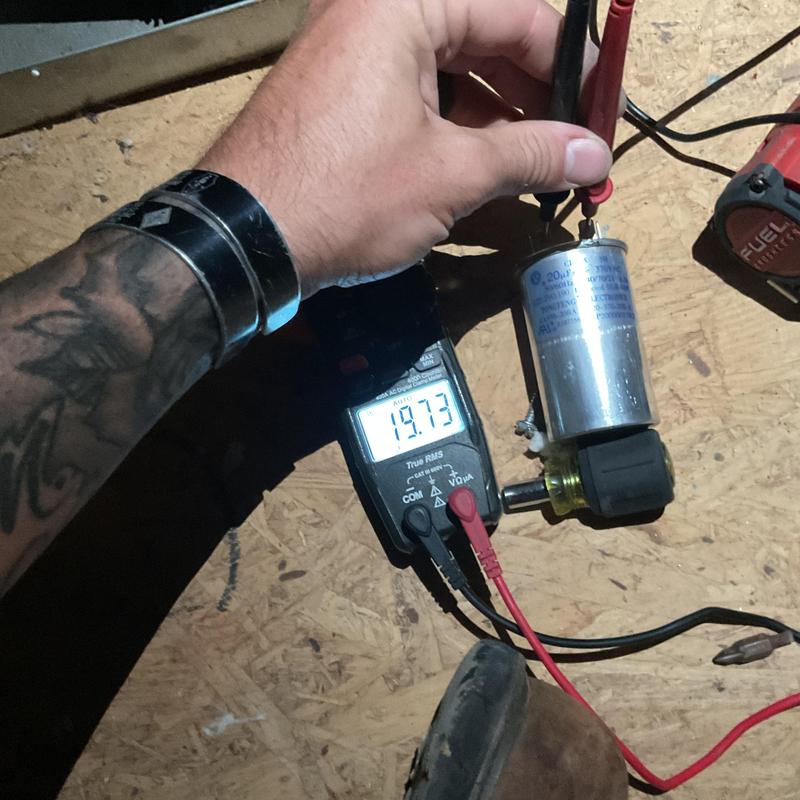 Dual run capacitor testing with digital multimeter Dual run capacitor testing with digital multimeter