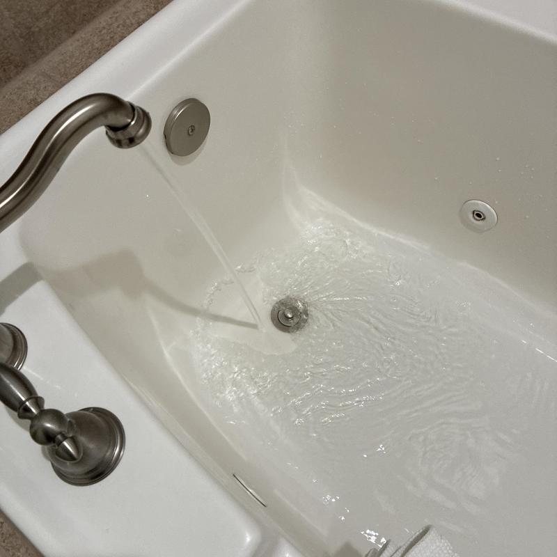 Bathtub faucet filling water with drain open