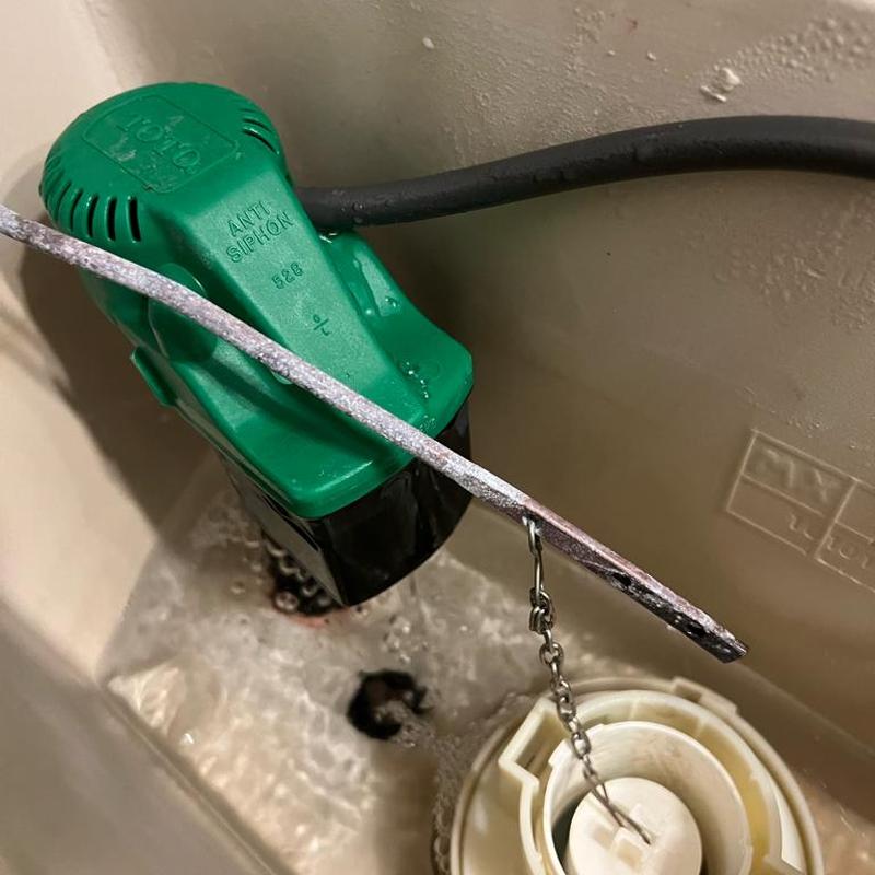 Toilet fill valve replacement with Fluidmaster unit