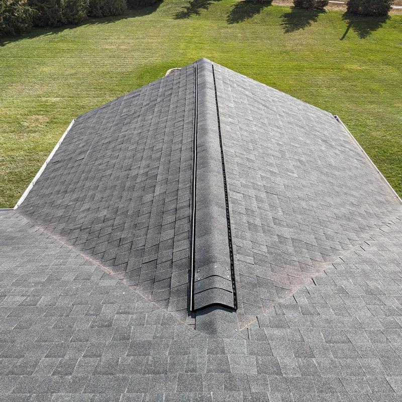 Atlas Pro-Cut HP42 shingle roof with ridge vent in North Platte