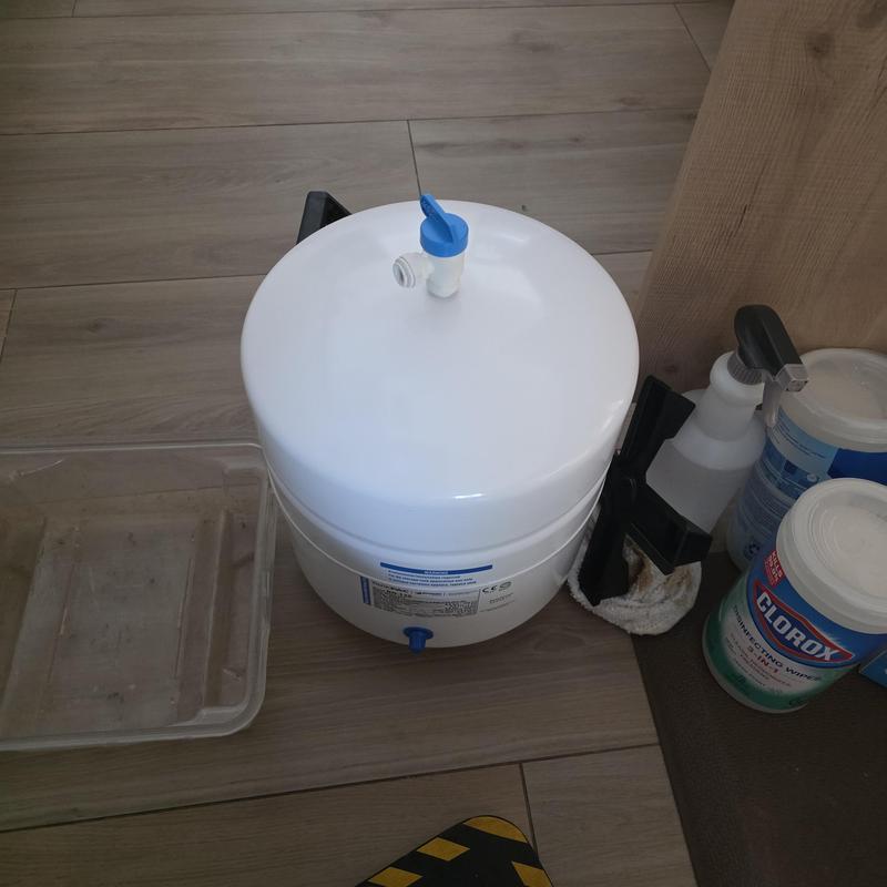 RO system pressure tank with valve and cleaning supplies RO system pressure tank with valve and cleaning supplies