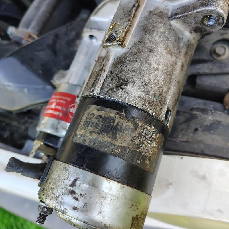 Starter motor with damaged solenoid label and wiring lug Starter motor with damaged solenoid label and wiring lug