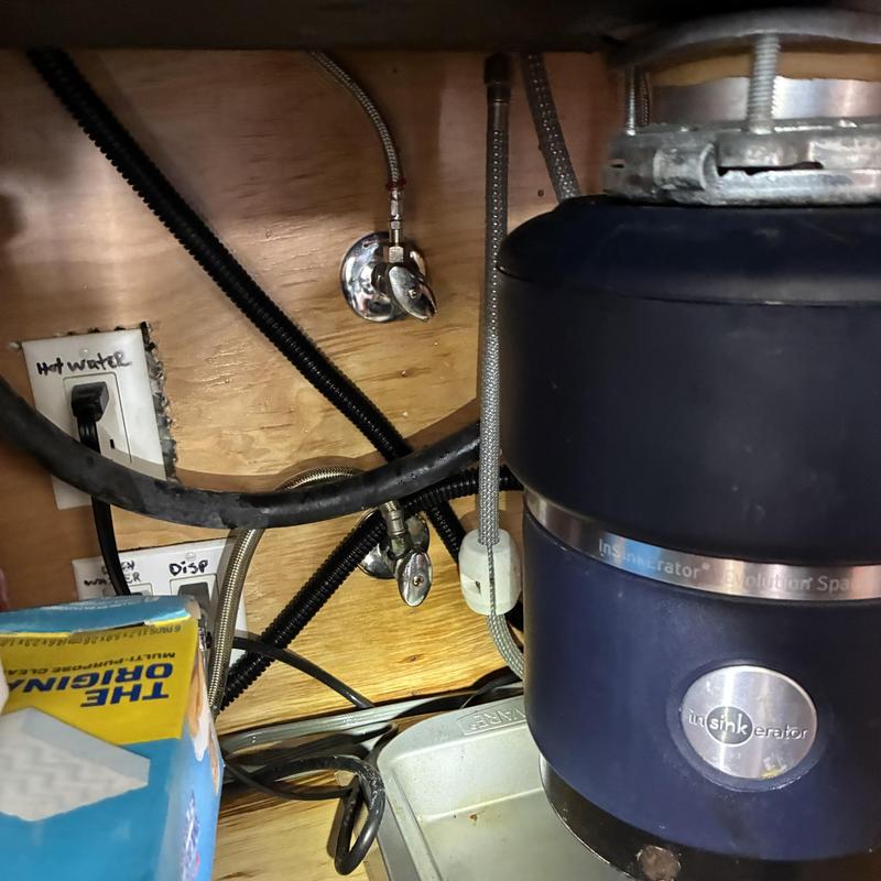 Faucet pull-out spray hose connection leak inspection