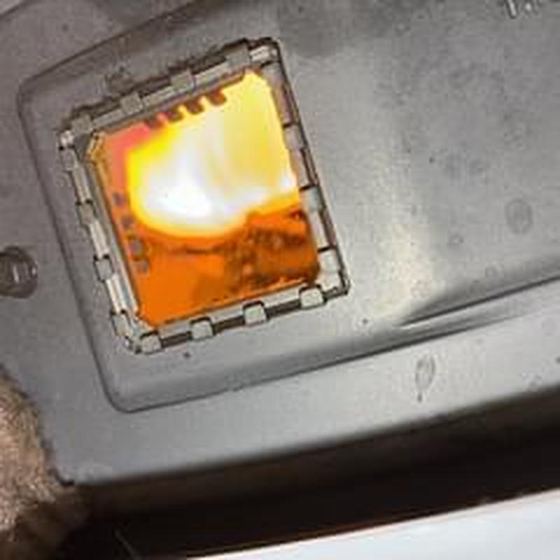 Water heater burner chamber with active flame
