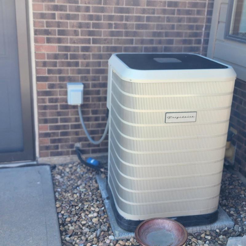 Frigidaire outdoor air conditioner condenser unit Frigidaire outdoor air conditioner condenser unit