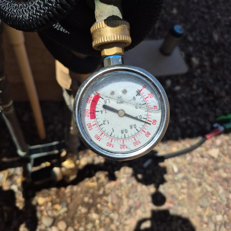 Pressure regulator valve gauge with brass connector