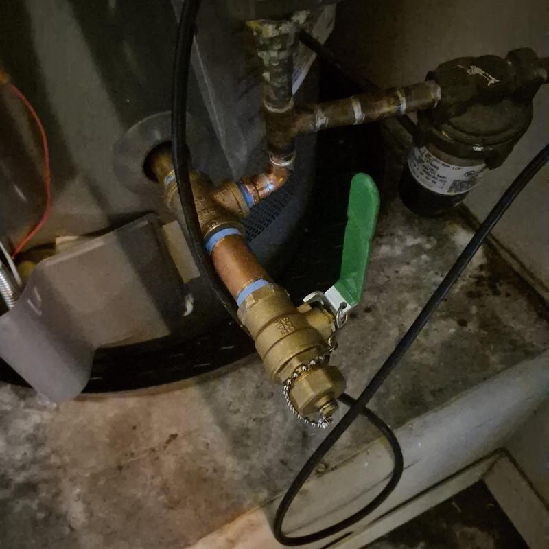 Water heater brass shutoff valve with green handle