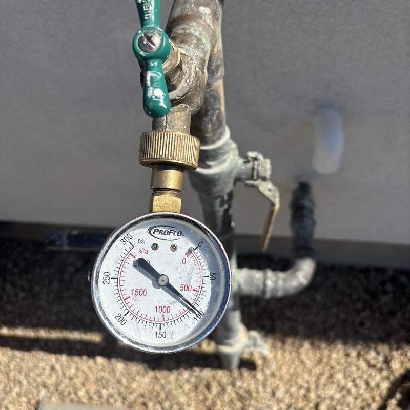 Pressure regulator valve with pressure gauge close-up