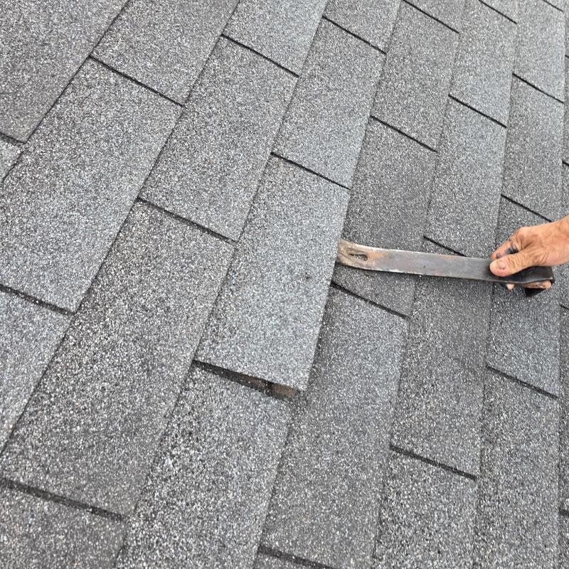 Three-tab roof shingle lift with pry bar tool