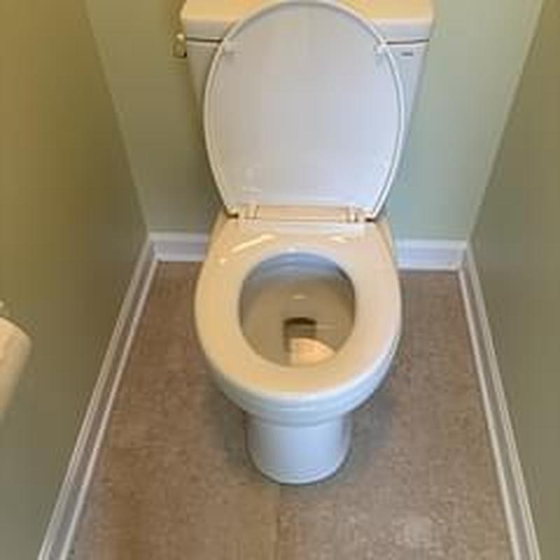 Toto Drake ADA round bowl toilet with seat installed