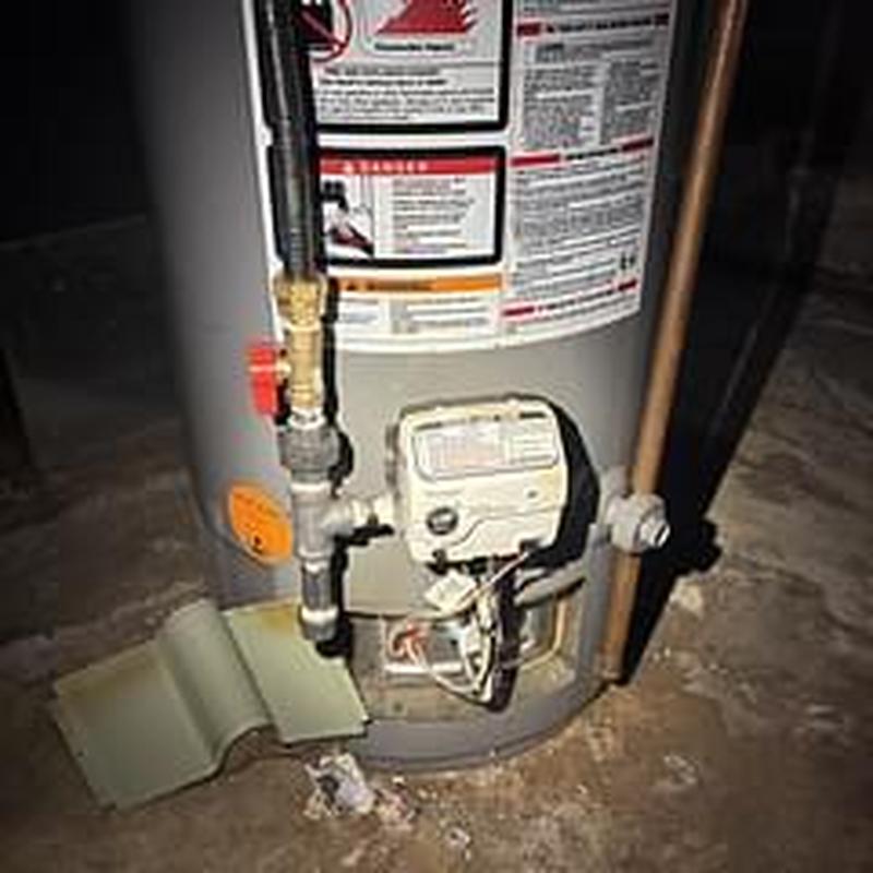 Gas water heater pilot light and control valve