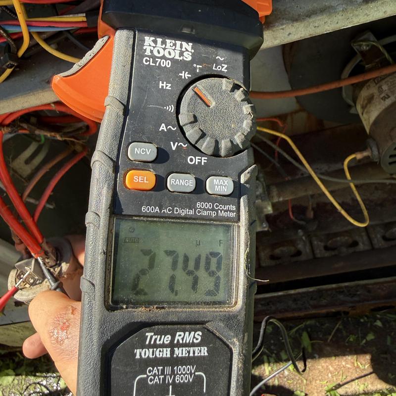 HVAC capacitor testing with digital clamp meter HVAC capacitor testing with digital clamp meter