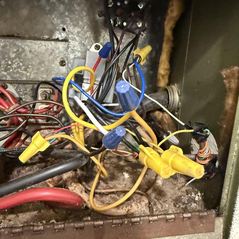 HVAC wiring with wire nuts and electrical connectors HVAC wiring with wire nuts and electrical connectors