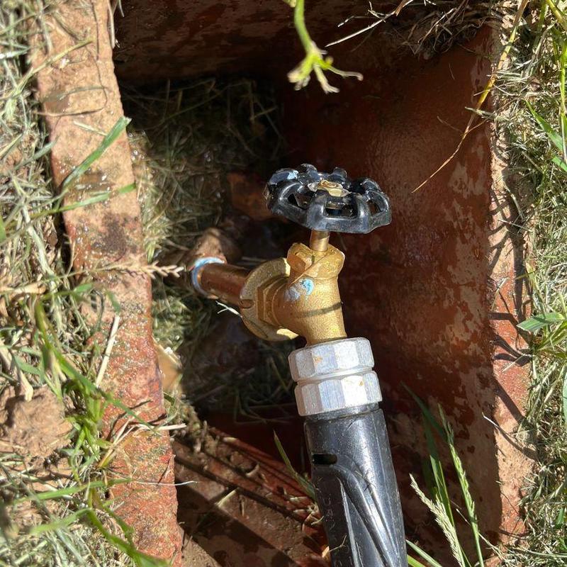 Brass hose bib installation in outdoor valve box Brass hose bib installation in outdoor valve box